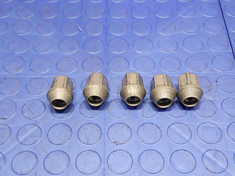 2020 Land Rover Discovery Sport Lug Nuts