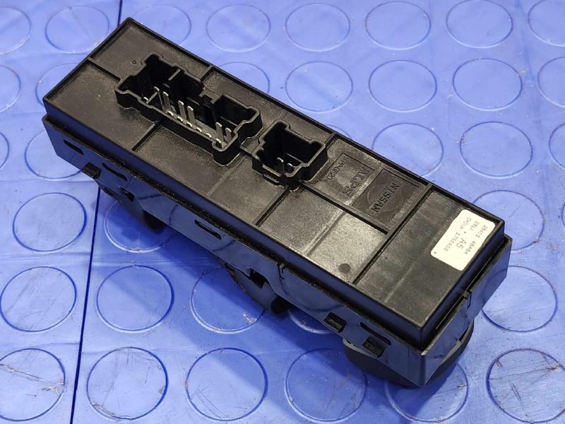 2015 Nissan Rogue Door Switch Front