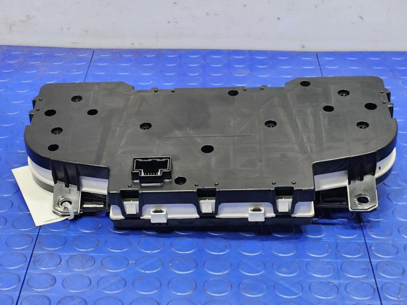 2010-2013 GMC Yukon Instrument Cluster Speedometer Genuine OEM 20958775