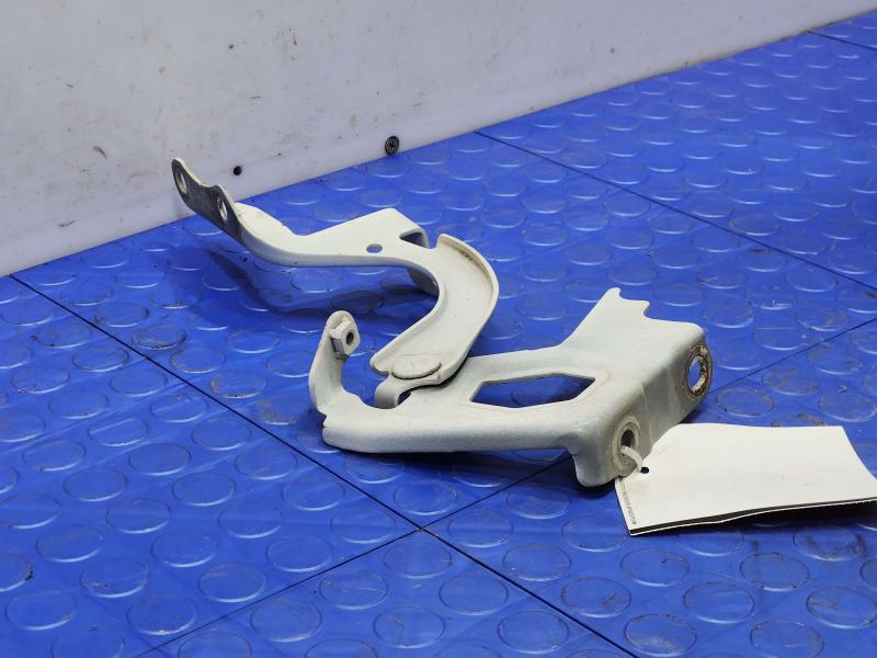 2014 Toyota RAV4 Hood Hinge