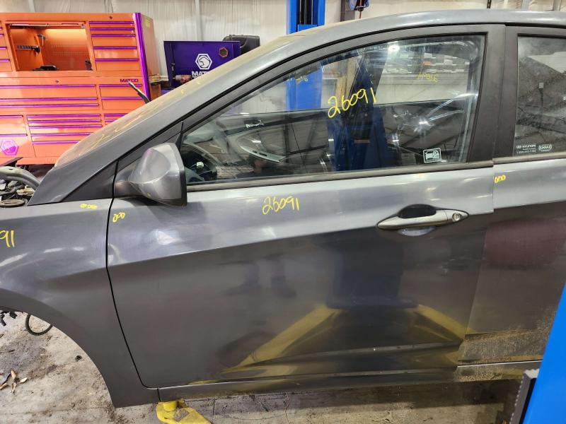 2013 Hyundai Accent Front Door