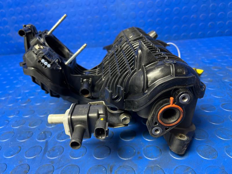 2011 Toyota Prius Intake Manifold