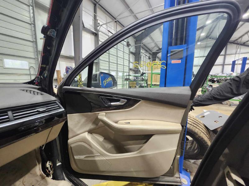 2017 Audi Q7 Front Door Trim Panel