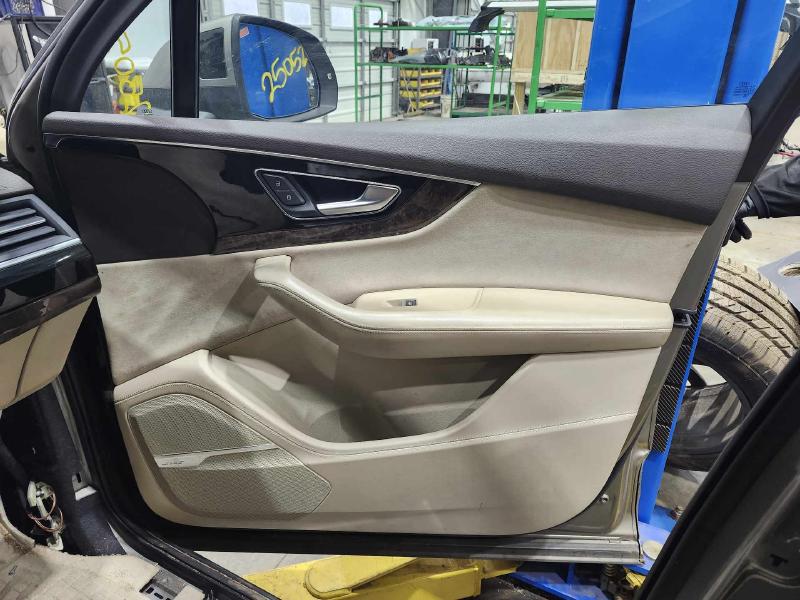 2017 Audi Q7 Front Door Trim Panel