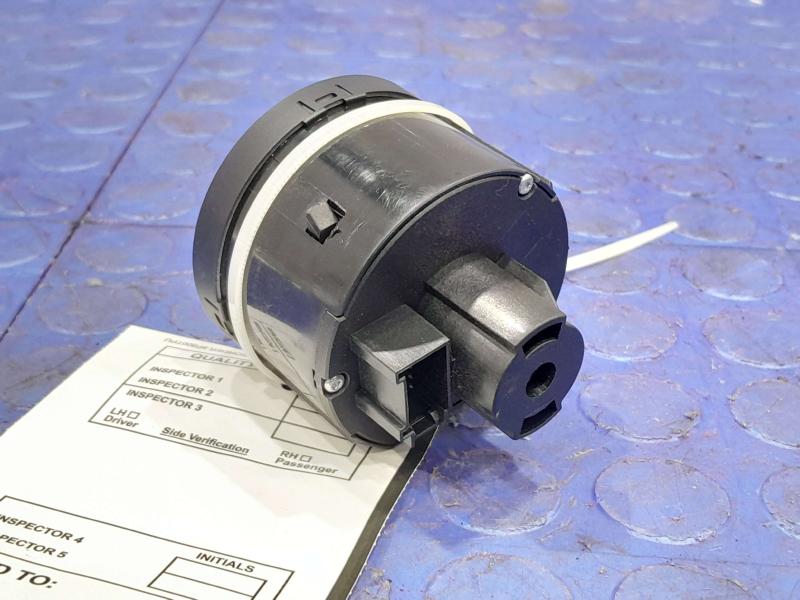2020 Volkswagen Passat Headlight Switch (Dash Mtd)