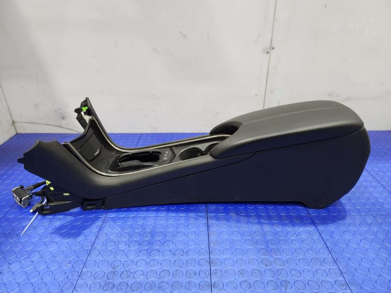 2016 Cadillac ATS Front Console