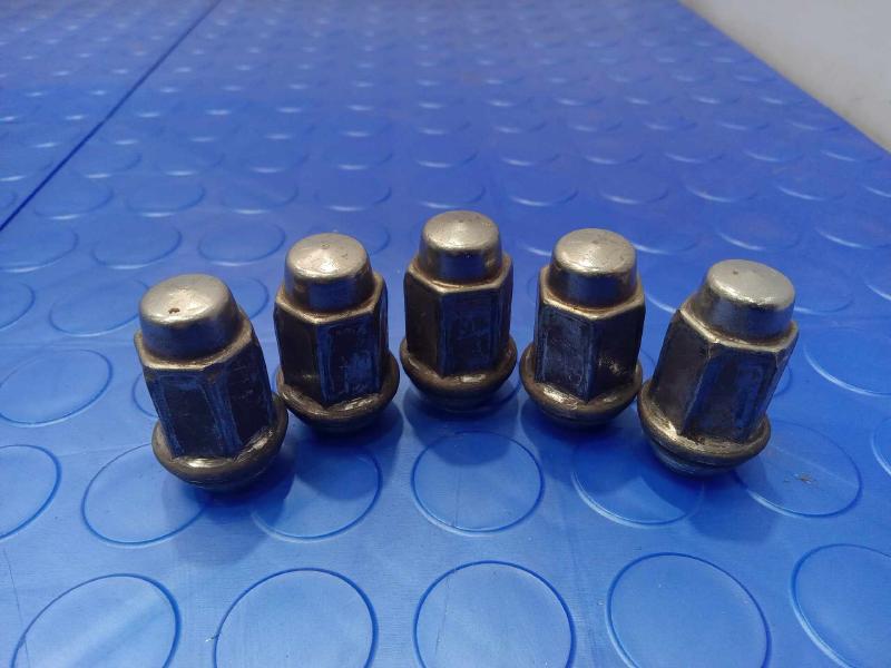 2015 Ford Taurus Lug Nuts