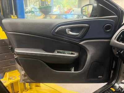 2015 Chrysler 200 Front Door Trim Panel