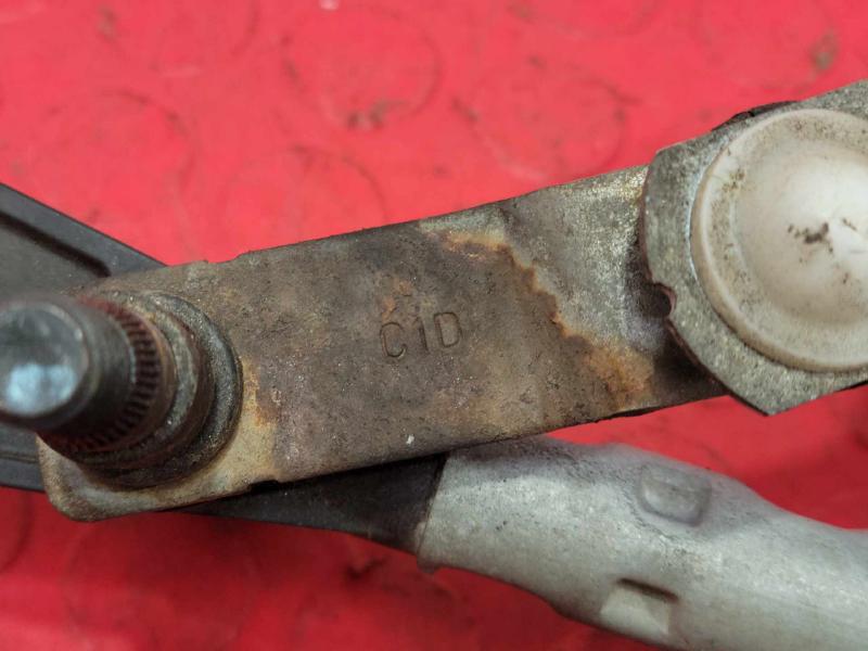 2008-2010 Saturn Vue Windshield Wiper Linkage Transmission OEM 20913315