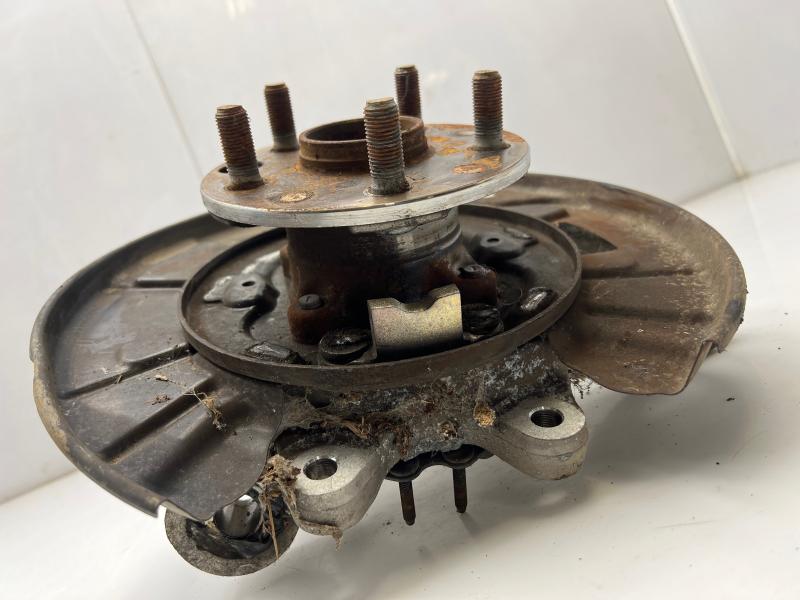 2007 Lexus LS 460 Rear Knuckle/Stub Axle
