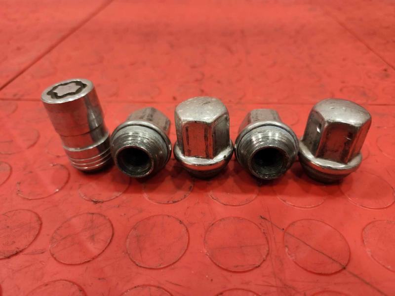 2015 Buick Regal Lug Nuts