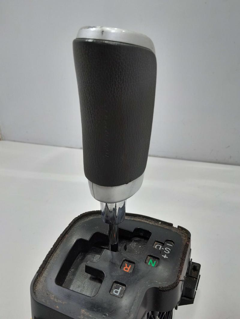 2008 - 2010 Toyota Sequoia Automatic Transmission Gear Shifter Assembly OEM 33550-0C010