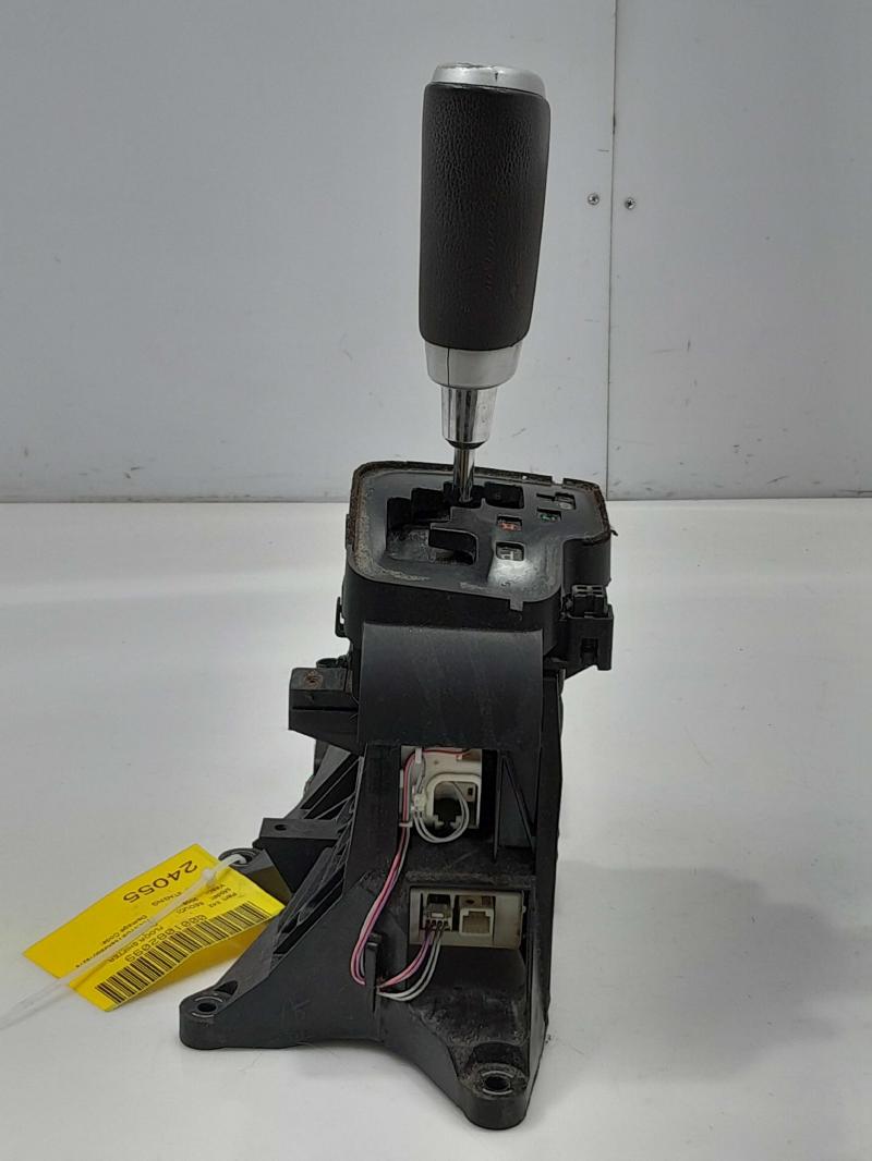 2008 - 2010 Toyota Sequoia Automatic Transmission Gear Shifter Assembly OEM 33550-0C010