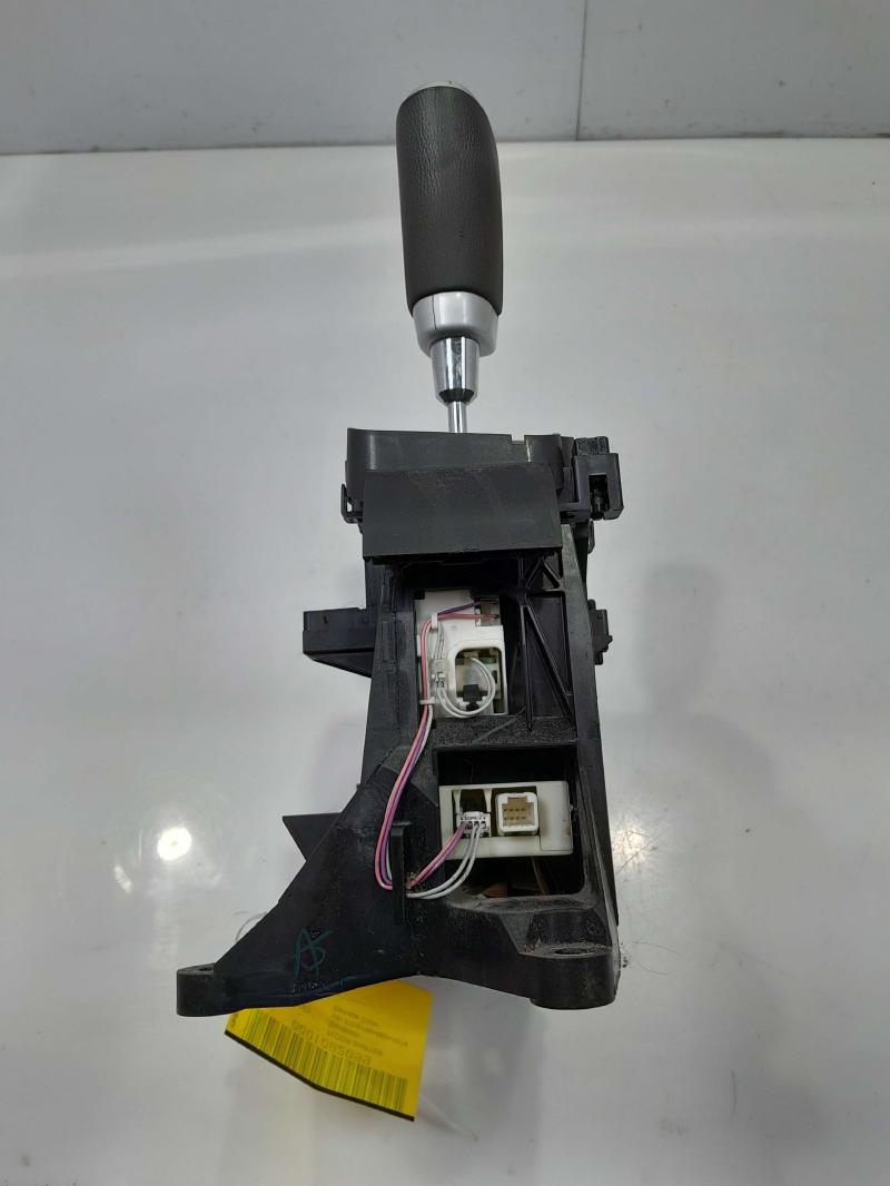 2008 - 2010 Toyota Sequoia Automatic Transmission Gear Shifter Assembly OEM 33550-0C010