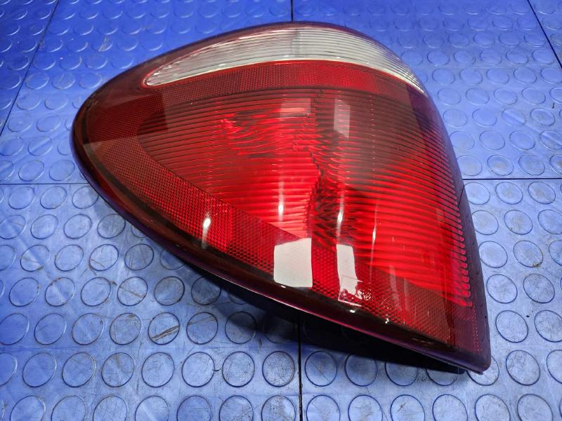 2001 Chrysler Town & Country Tail Light Assembly