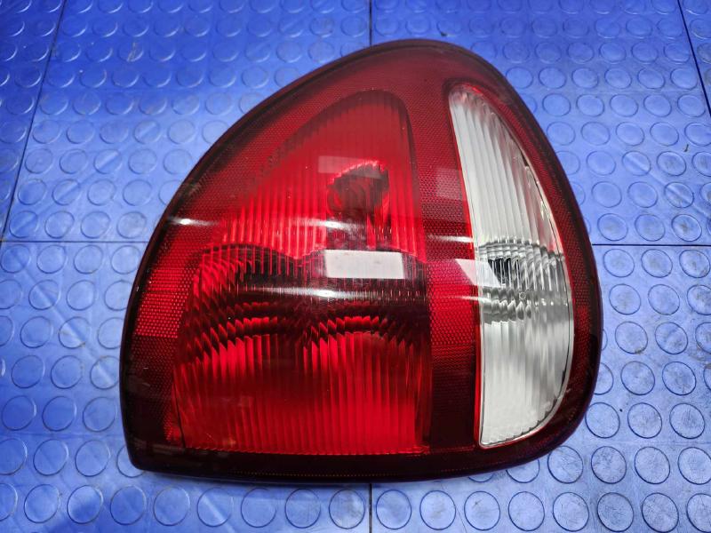 2001 Chrysler Town & Country Tail Light Assembly