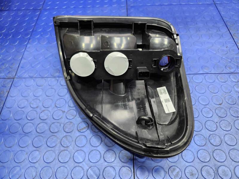 2001 Chrysler Town & Country Tail Light Assembly