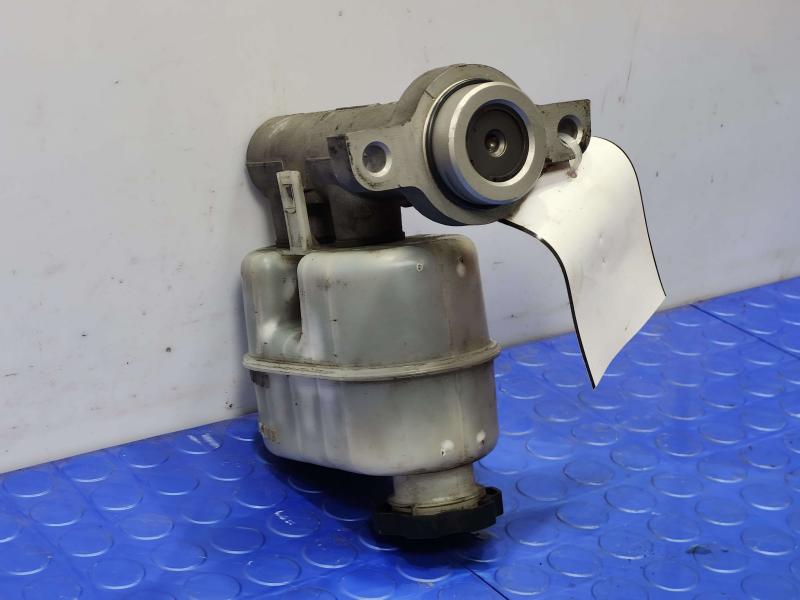 2012 GMC Yukon Master Cylinder