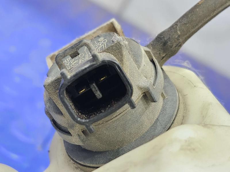 2010 Toyota Prius Washer Bottle