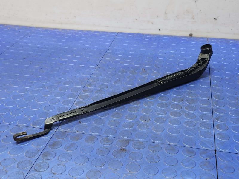 2014 Toyota Prius Wiper Arm