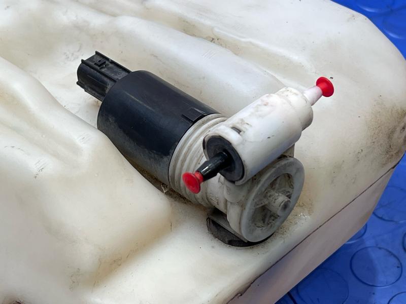 2002-2004 Jeep Liberty Washer Fluid Reservoir Assembly Genuine OEM 05066867AA