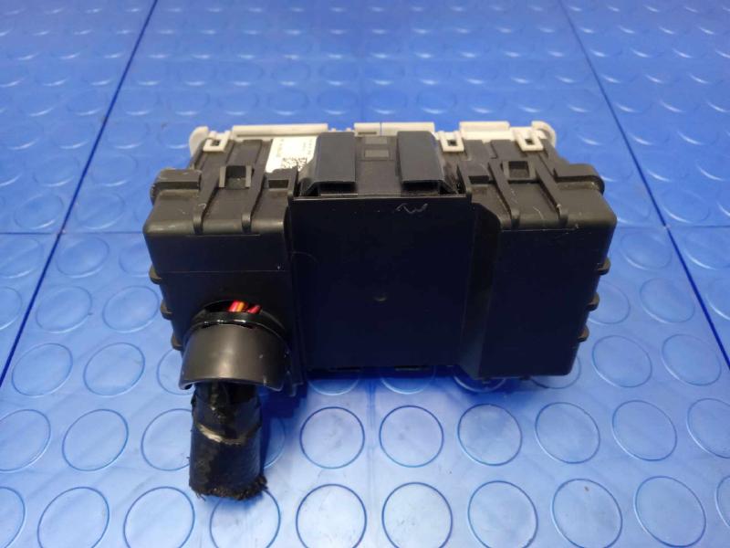 2017 Buick Lacrosse Junction Block Assembly Genuine OEM Part 33172518