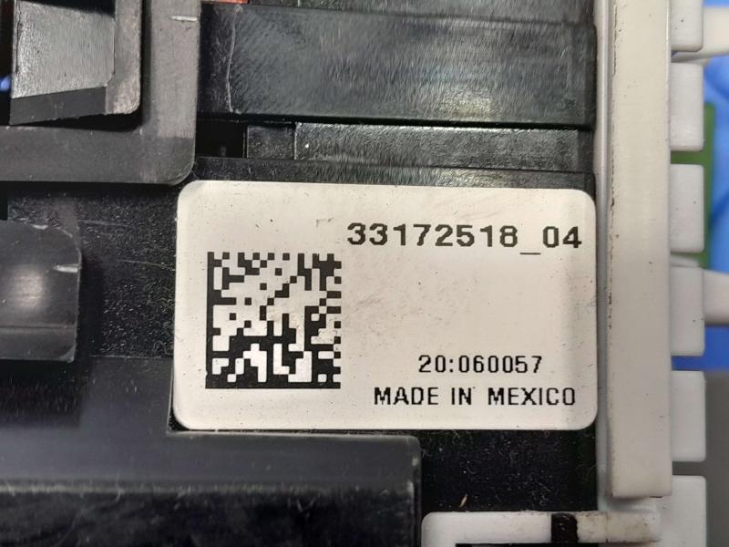 2017 Buick Lacrosse Junction Block Assembly Genuine OEM Part 33172518