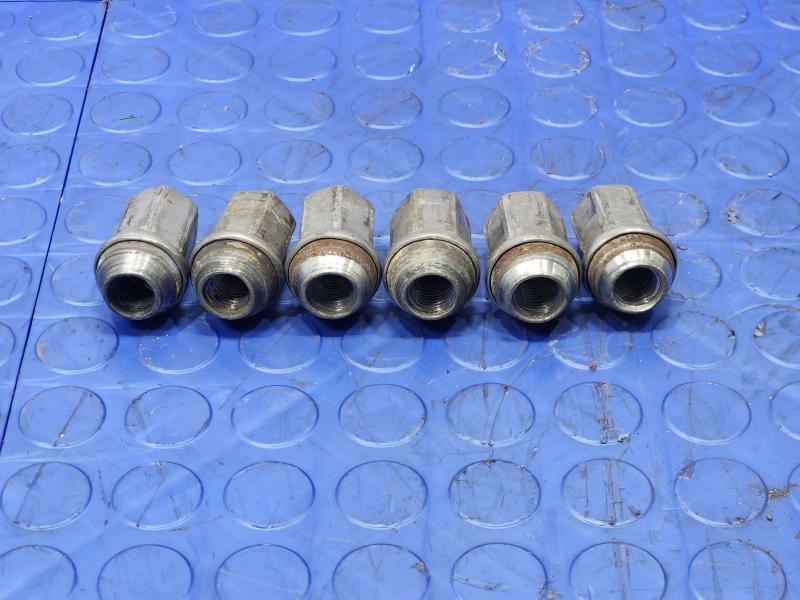 2012 GMC Yukon Lug Nuts