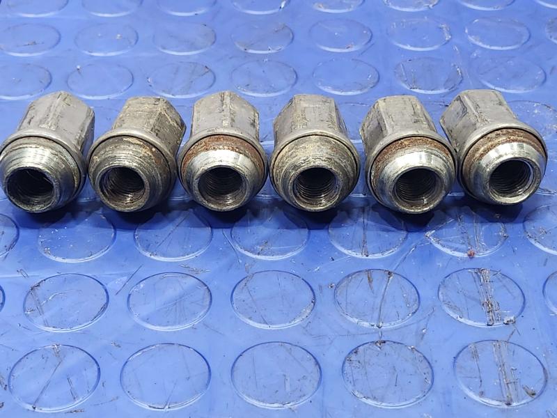 2012 GMC Yukon Lug Nuts