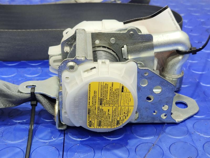 2010 Toyota Prius Front Seat Belt