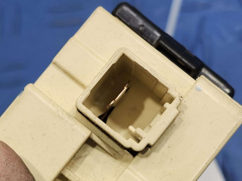 2013 Toyota Camry Cabin Fuse Box