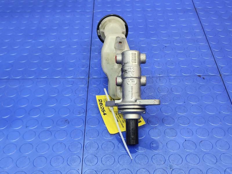 2014-2020 Acura RLX FWD Brake Master Cylinder Assembly Genuine OEM 46101TY2315