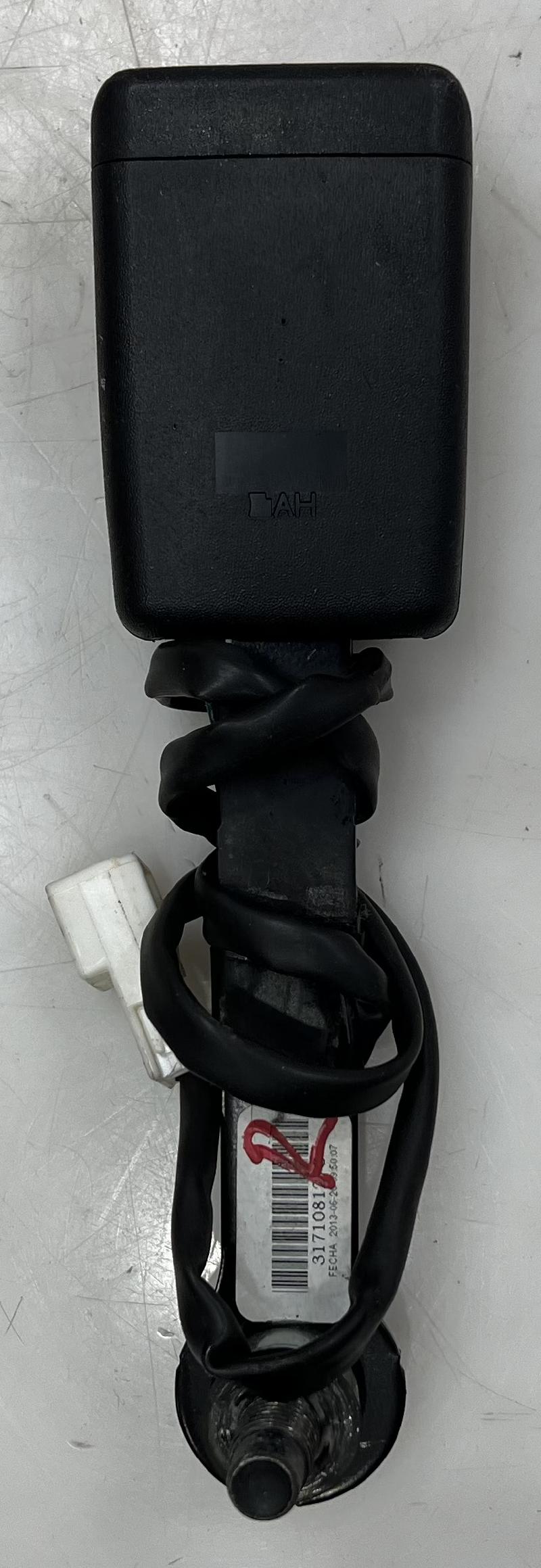 2014 Nissan Versa Front Seat Belt