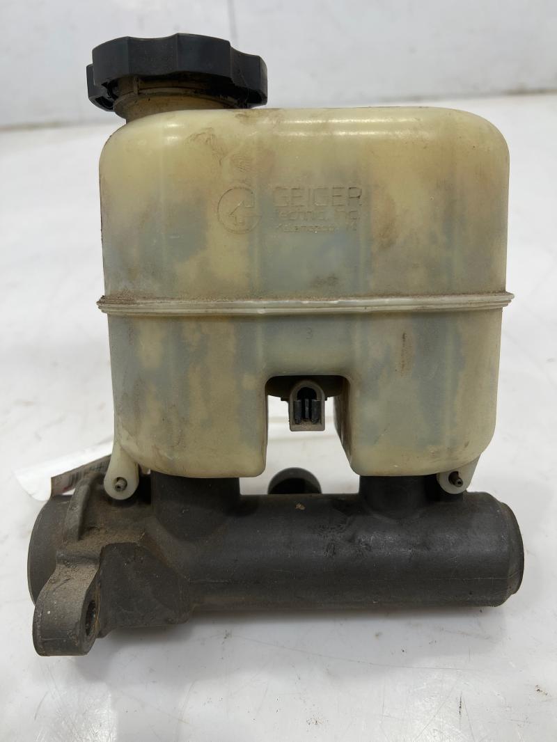 1999 - 2002 Chevy Silverado GMC Sierra 1500 Brake Master Cylinder w/ Vacuum Brakes ONLY OEM 19209249
