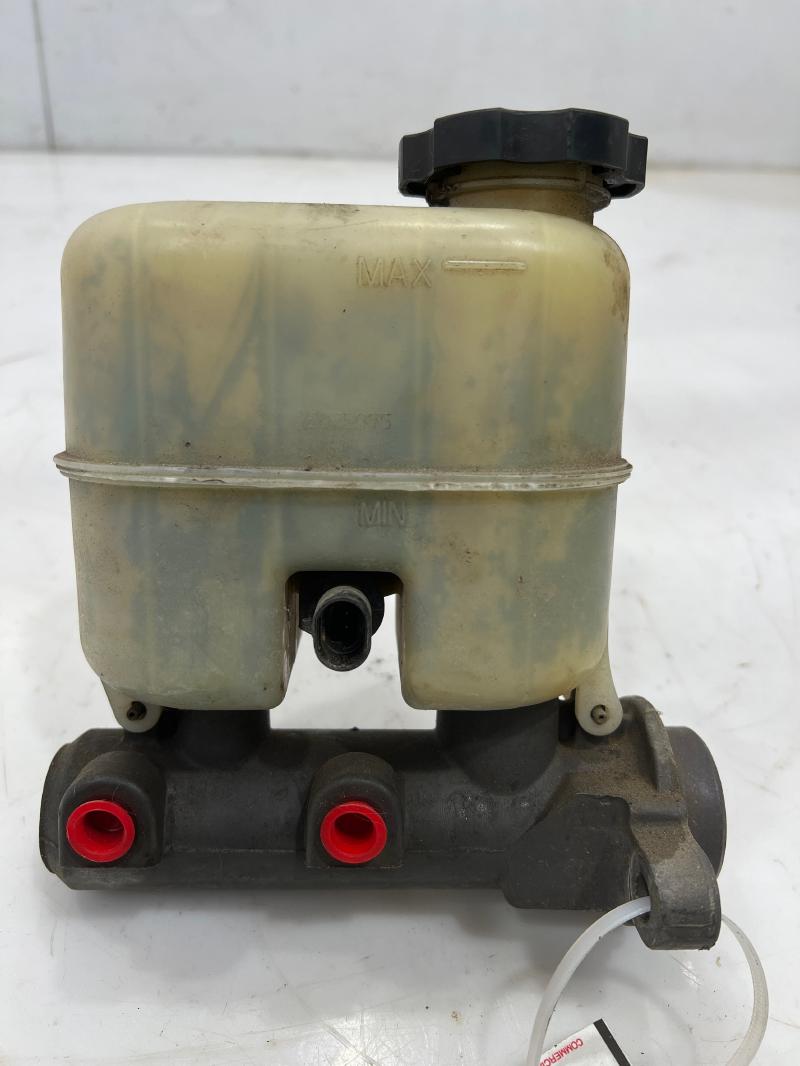 1999 - 2002 Chevy Silverado GMC Sierra 1500 Brake Master Cylinder w/ Vacuum Brakes ONLY OEM 19209249