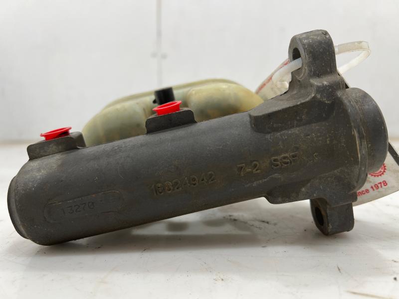 1999 - 2002 Chevy Silverado GMC Sierra 1500 Brake Master Cylinder w/ Vacuum Brakes ONLY OEM 19209249