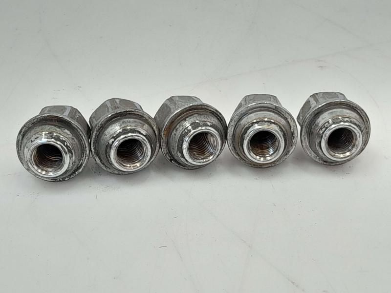 2014 Kia Sedona Lug Nuts
