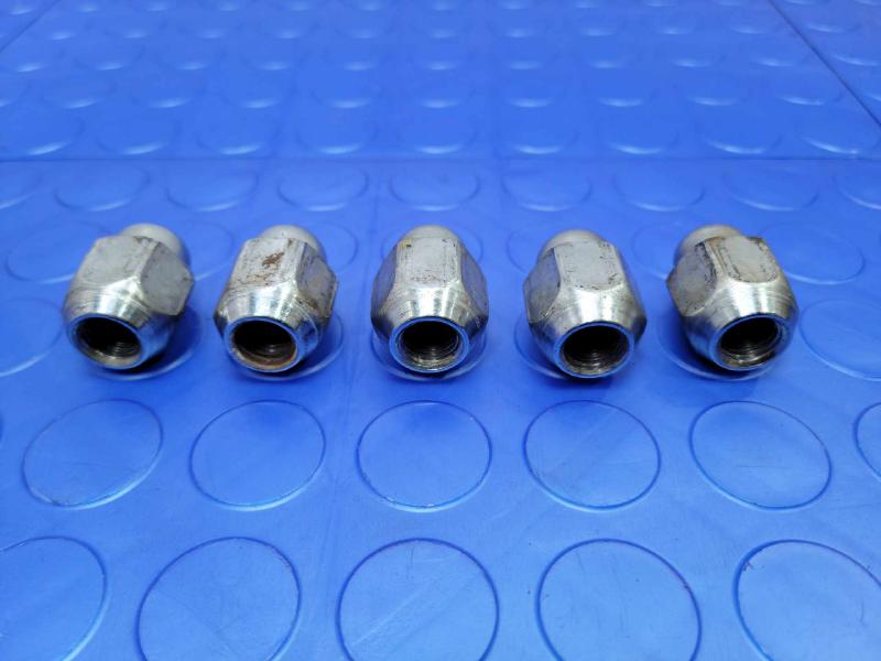 2013 Hyundai Santa Fe Lug Nuts