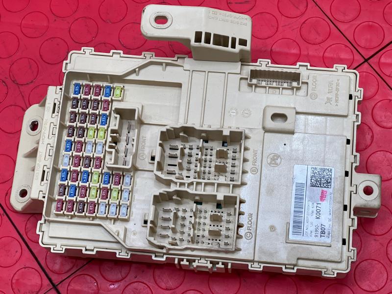 2020-2022 Kia Soul Instrument Junction Box Assembly Genuine OEM 91950K0071