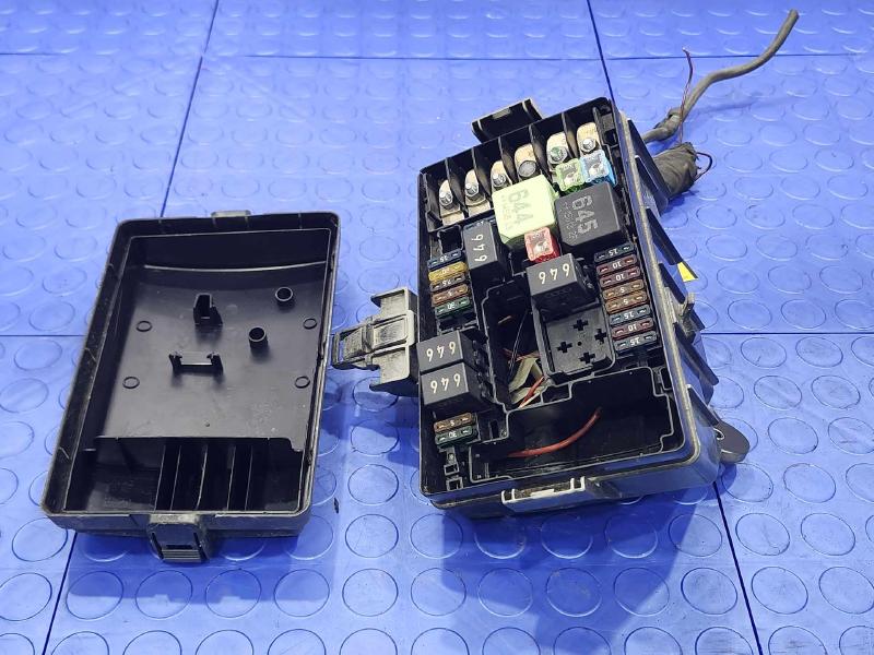 2015 Volkswagen Golf Engine Fuse Box