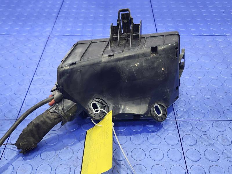 2015 Volkswagen Golf Engine Fuse Box