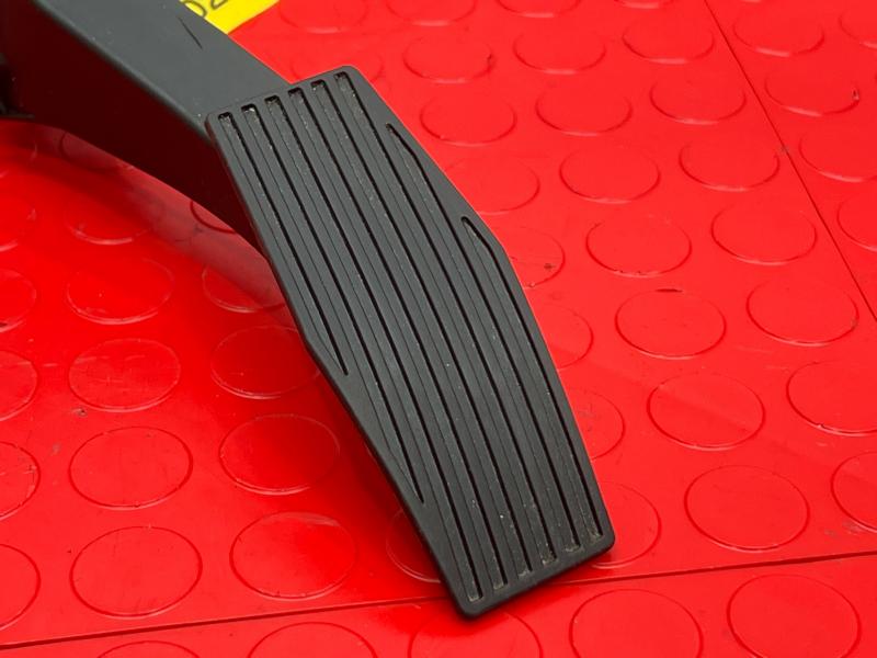 2016 Chevrolet Volt Pedal Assembly