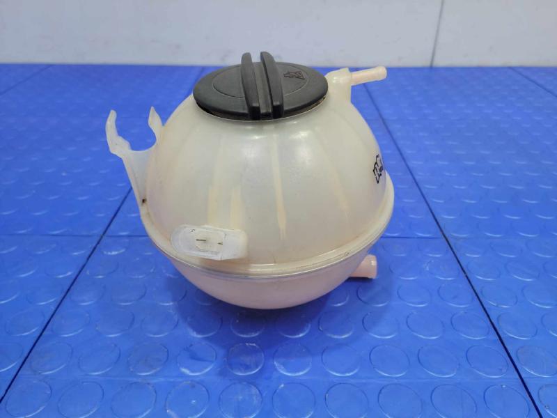 2009 Volkswagen Tiguan Coolant Recovery Bottle