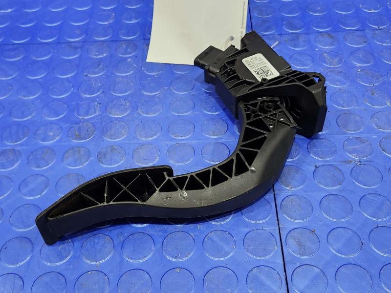 2017-2024 Audi Q7 OEM Accelerator Pedal Assembly Genuine Part 8W1723523