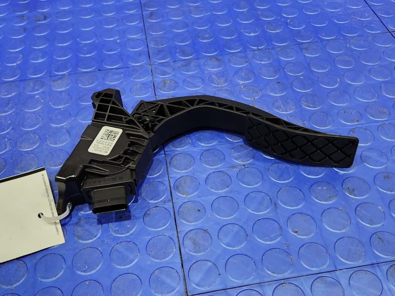 2017-2024 Audi Q7 OEM Accelerator Pedal Assembly Genuine Part 8W1723523