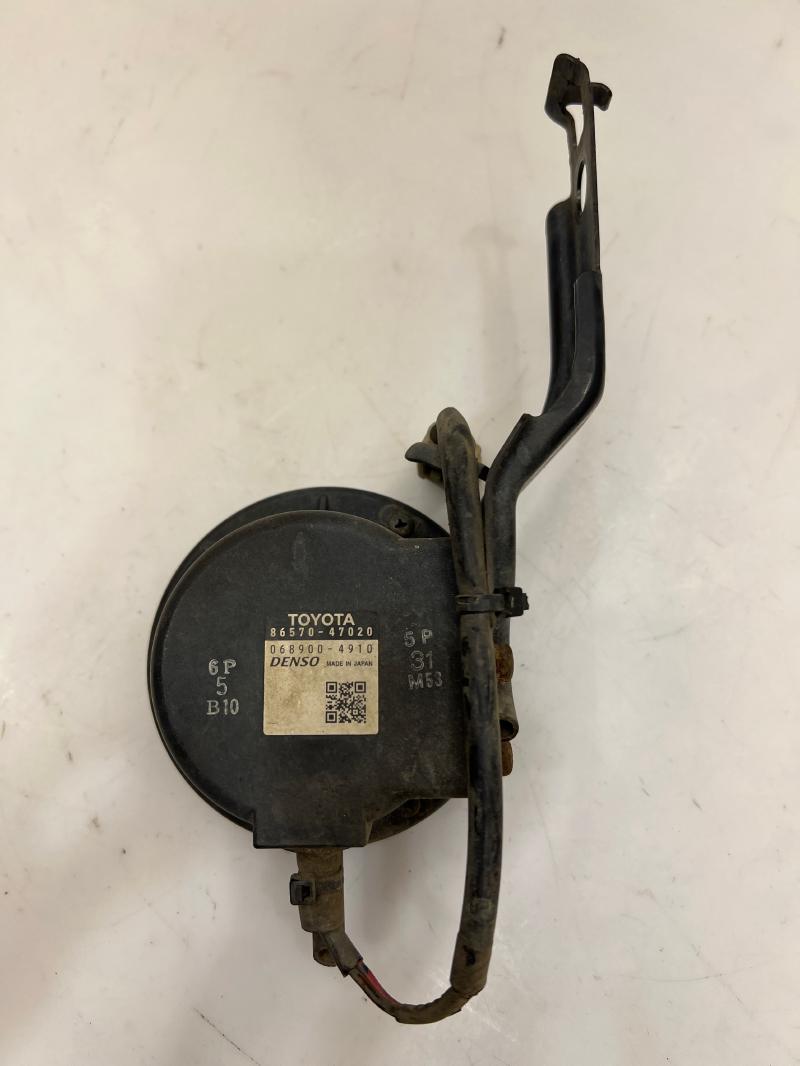2011 - 2014 Toyota Prius Pedestrian Signal Speaker OEM 86570-47020