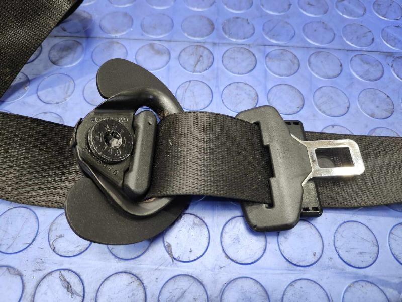 2011 BMW 535i Front Seat Belt