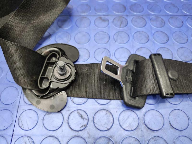 2011 BMW 535i Front Seat Belt