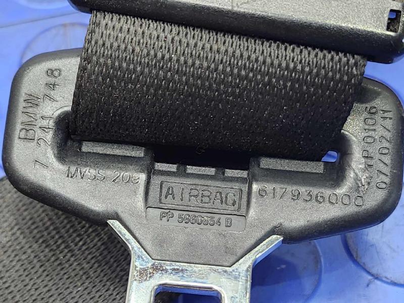 2011 BMW 535i Front Seat Belt