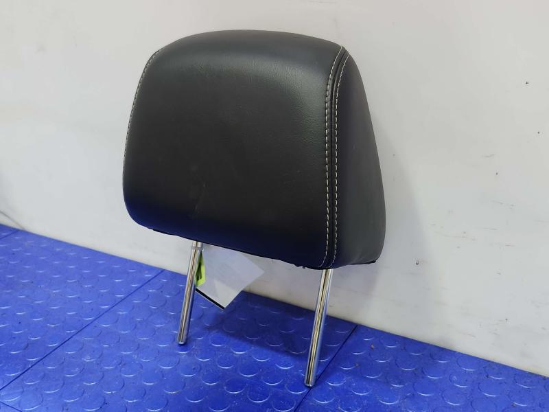 2013 Chrysler 300 Headrest